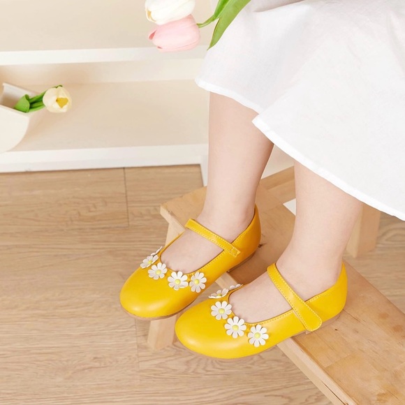 NWT Toddler Girl Size 9M Yellow Daisy Kids Dress Shoes with Velcro Close - Picture 2 of 7